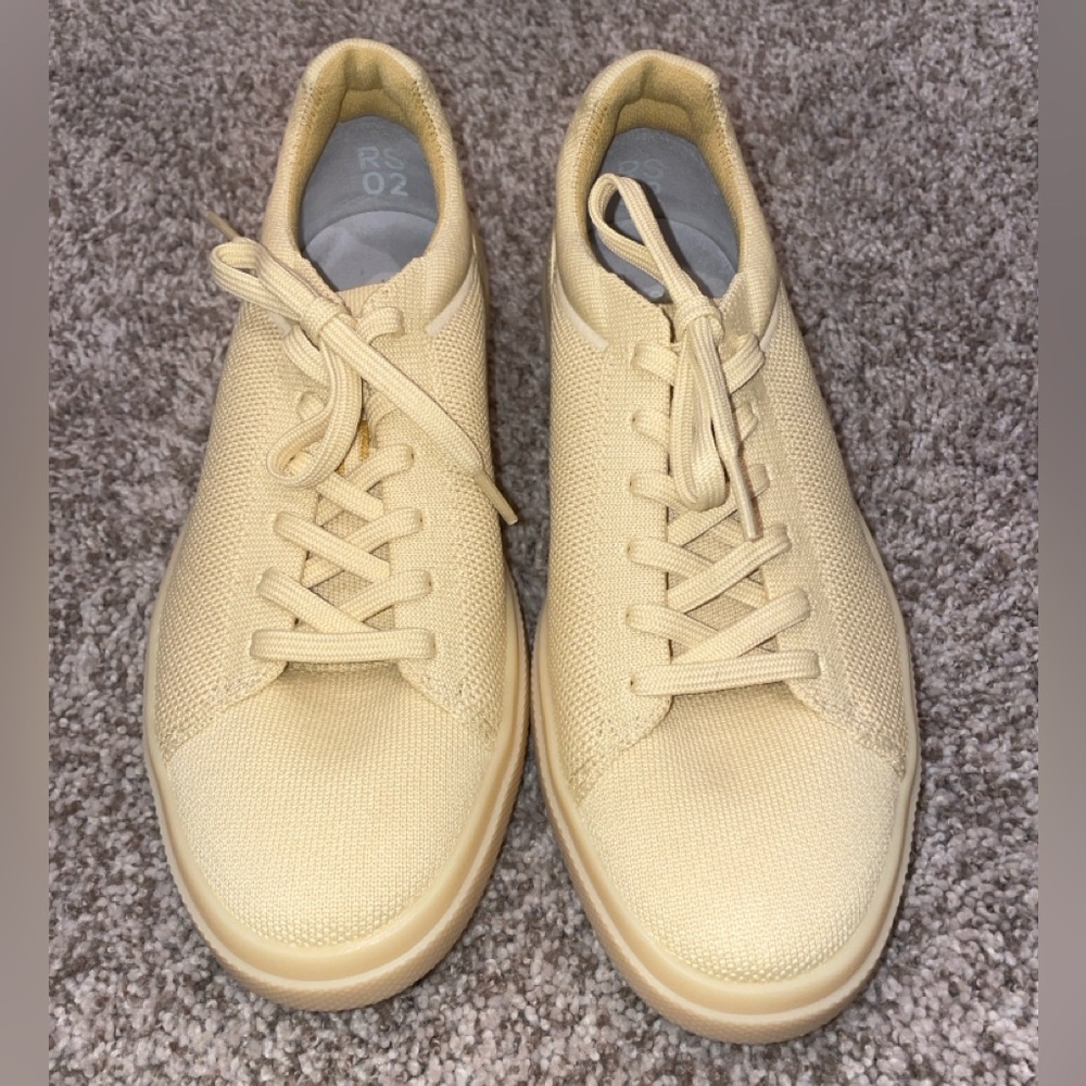 Rothy’s RS02 Banana Split sneakers- Women’s 9/ Men’s 7.5